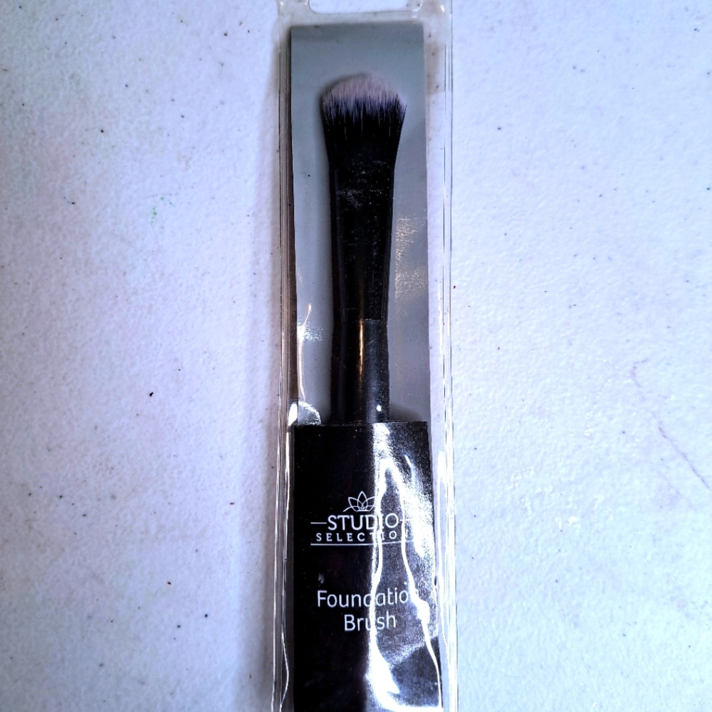 Studio Selection foundation brush.